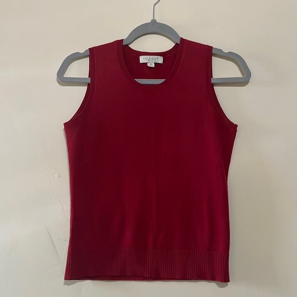 Classic Red Sleeveless Top - Picture 1 of 4